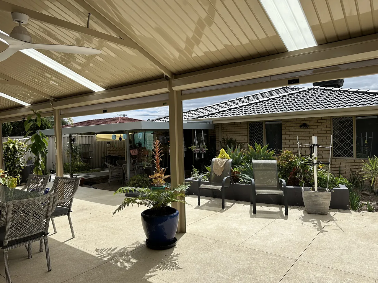 A TrueLevel patio in Perth with the zip track blinds rolled up, open to the garden
